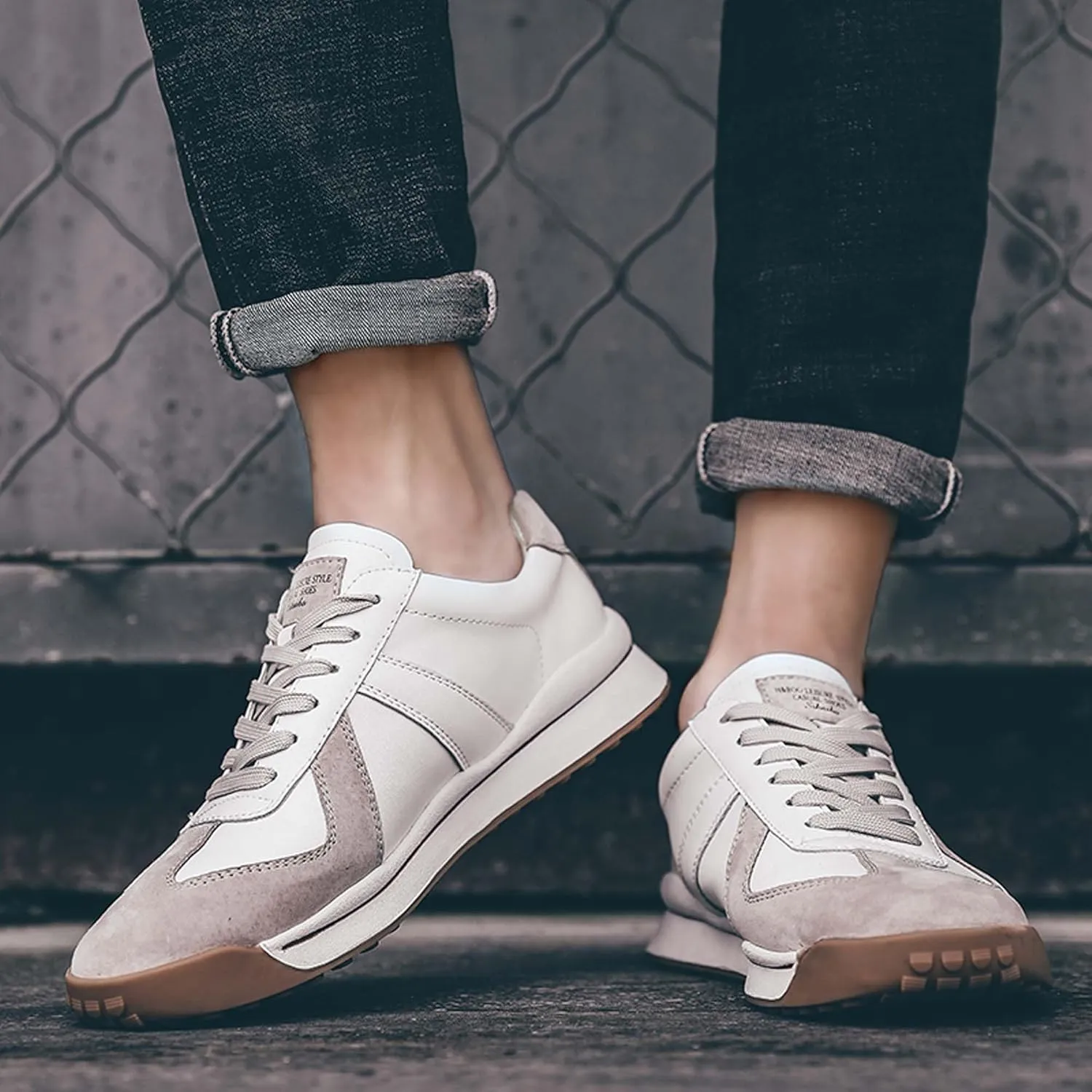Men's Sports Casual Shoes Comfortable Cowhide Sneakers Soft Sole Lightweight Walking Outdoor Shoes Urban Style Business Casual Office Shoes
