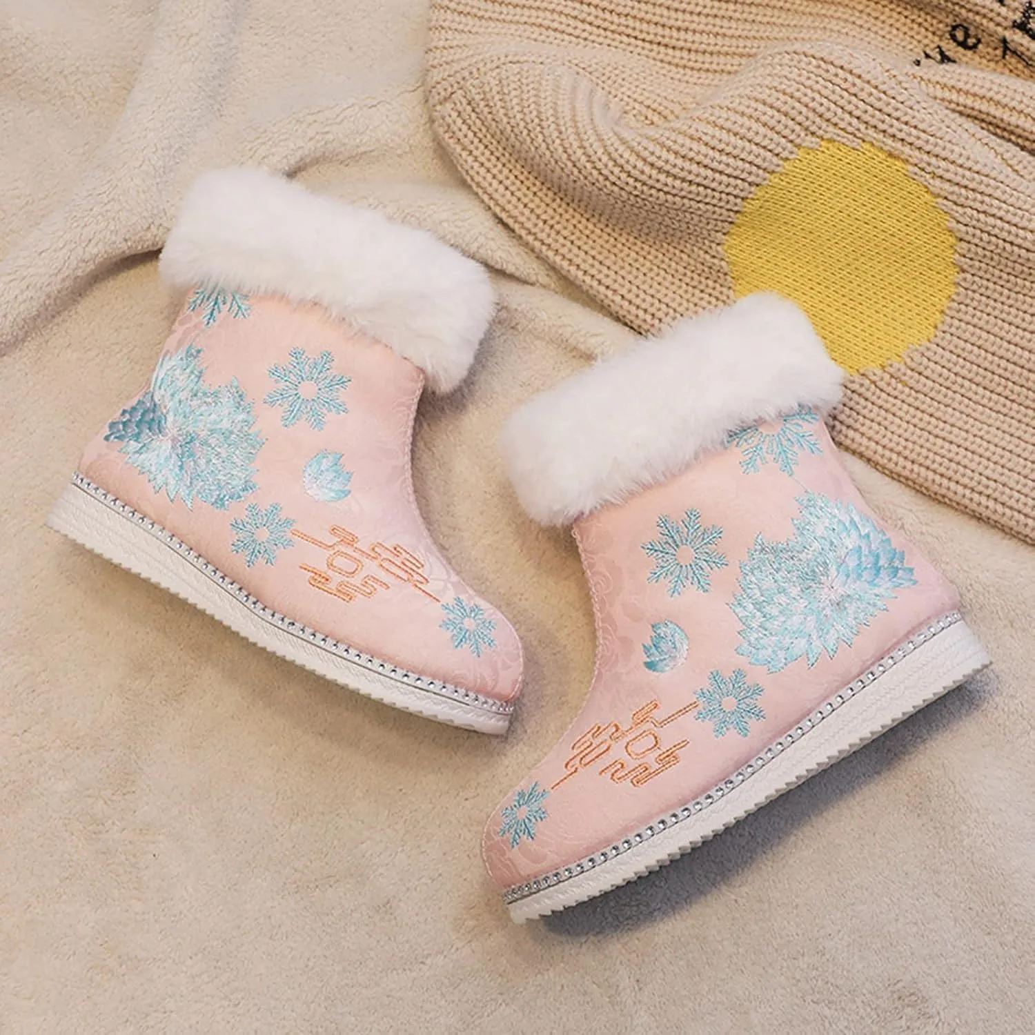 Traditional Embroidered Boots Girls Cheongsam Cloth Shoes Chinese Calendar New Year Retro Plush Warm Girls Pompom Boots