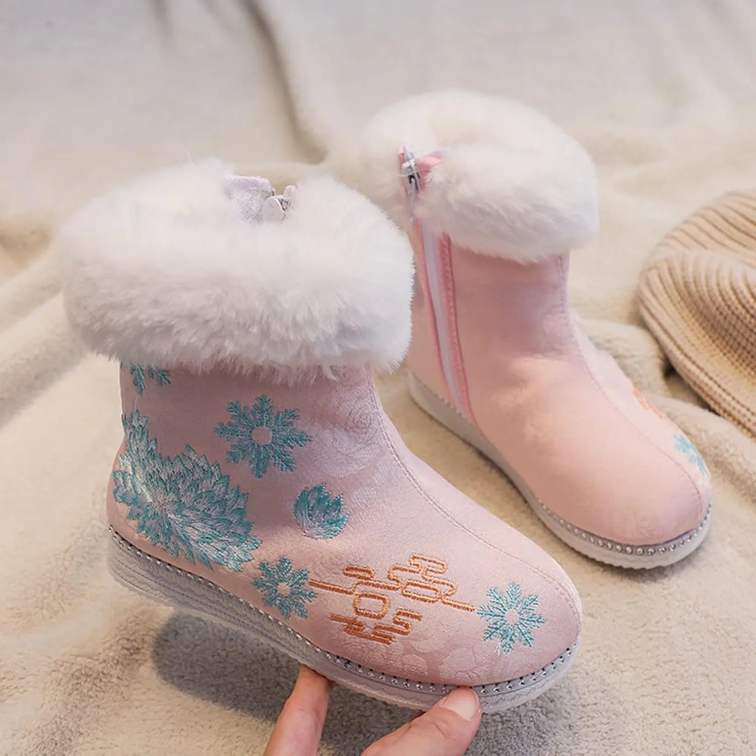 Traditional Embroidered Boots Girls Cheongsam Cloth Shoes Chinese Calendar New Year Retro Plush Warm Girls Pompom Boots