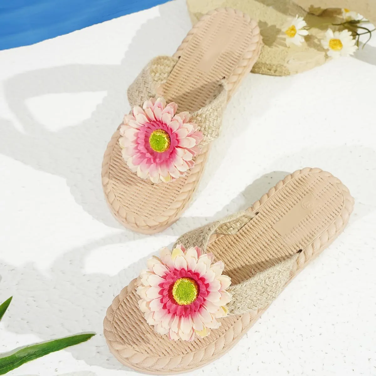 Women's Summer Slide Sandals with Cute Pink Flower Decor Soft Slip On Clip Toe Dressy Thongs Shoes Casual Flat Beach Sandals for Summer Vacation Daily Use