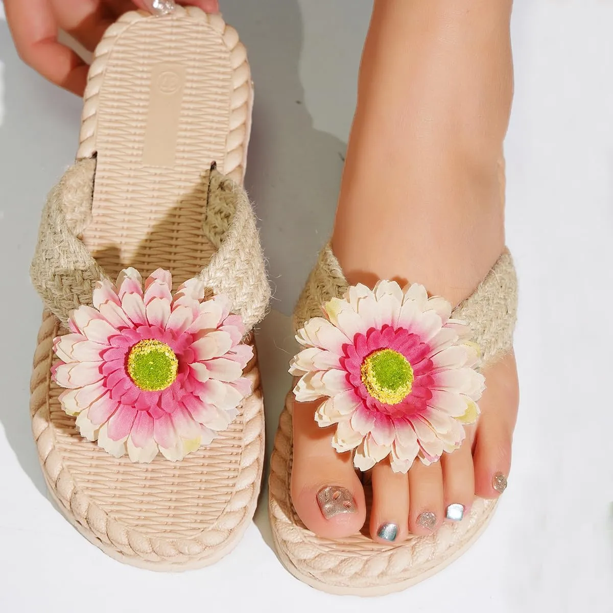 Women's Summer Slide Sandals with Cute Pink Flower Decor Soft Slip On Clip Toe Dressy Thongs Shoes Casual Flat Beach Sandals for Summer Vacation Daily Use