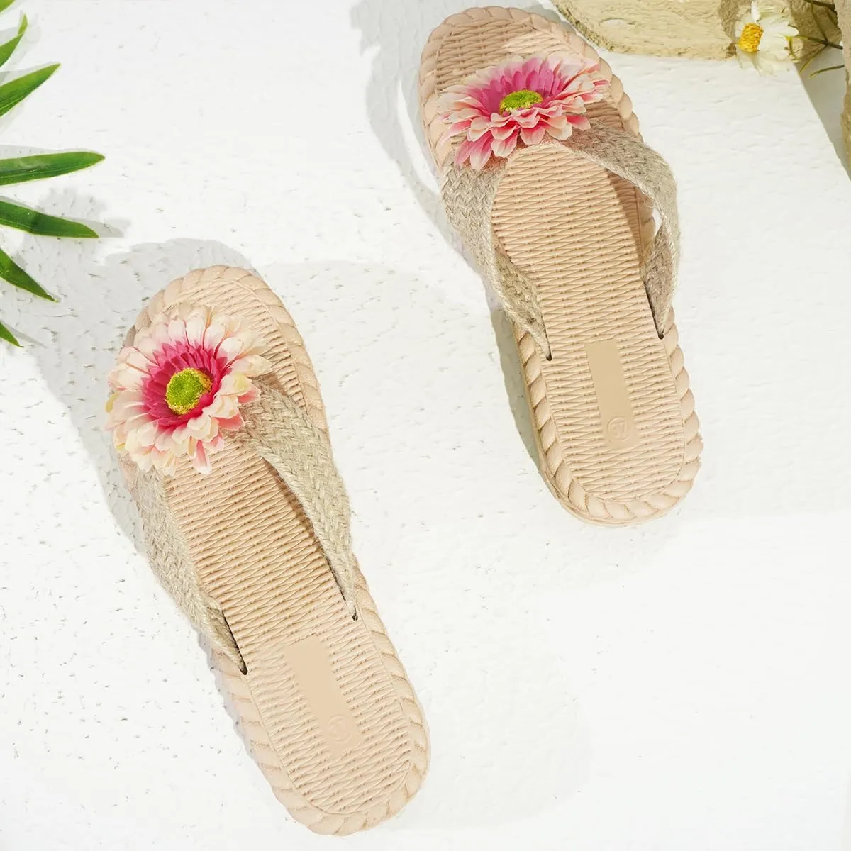 Women's Summer Slide Sandals with Cute Pink Flower Decor Soft Slip On Clip Toe Dressy Thongs Shoes Casual Flat Beach Sandals for Summer Vacation Daily Use